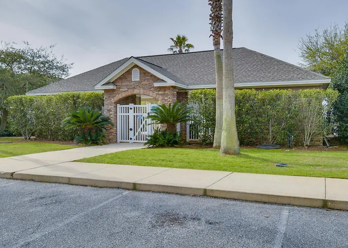 Foley Condo W/ Pool Access: 10 Mi To Gulf Shores!
