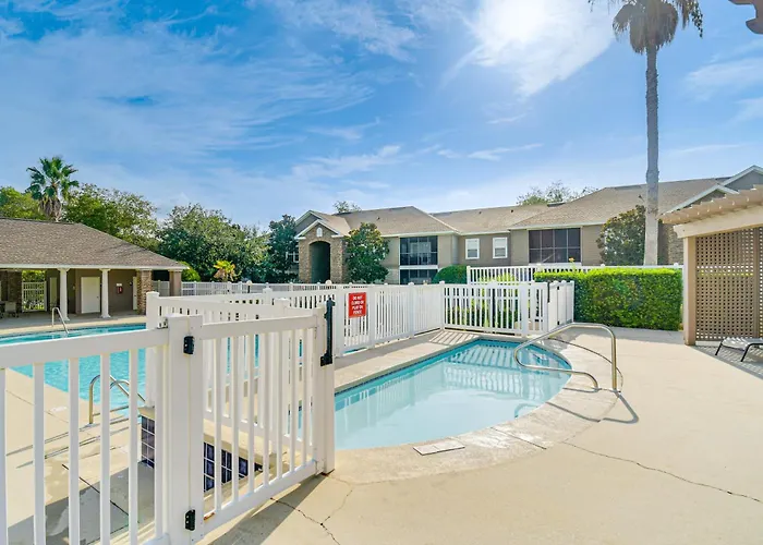 Snowbirds Welcome: Foley Condo W/ Pool Access