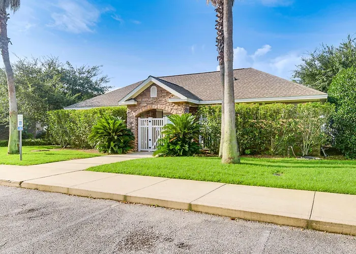 3 Mi To Owa: Modern Condo W/ Resort Pool!